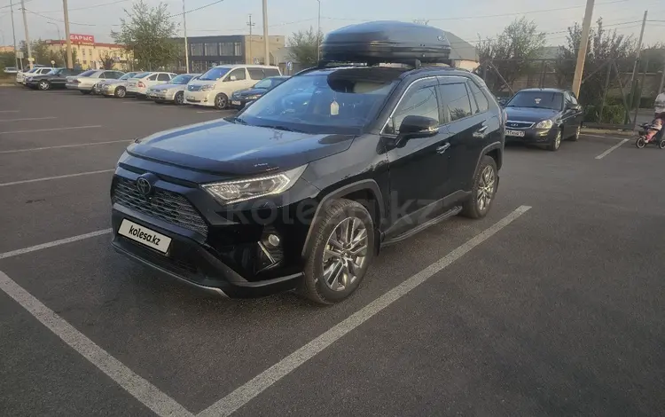 Toyota RAV4 2020 года за 18 000 000 тг. в Шымкент