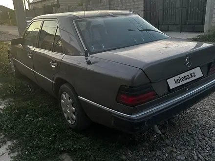 Mercedes-Benz E 230 1991 года за 950 000 тг. в Тараз – фото 4