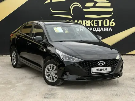 Hyundai Solaris 2021 года за 8 200 000 тг. в Атырау – фото 3