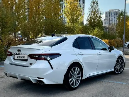 Toyota Camry 2021 года за 16 500 000 тг. в Астана