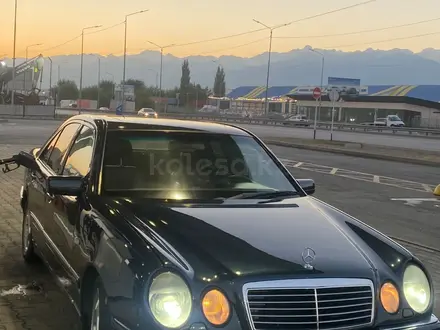 Mercedes-Benz E 320 1997 года за 2 950 000 тг. в Туркестан – фото 2