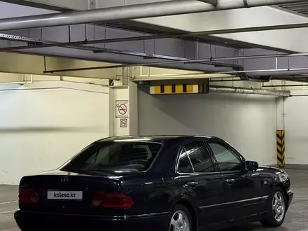 Mercedes-Benz E 320 1997 года за 2 950 000 тг. в Туркестан – фото 4