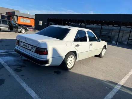 Mercedes-Benz E 230 1991 года за 1 300 000 тг. в Талдыкорган – фото 5