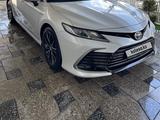 Toyota Camry 2022 года за 17 550 000 тг. в Алматы