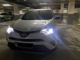 Toyota RAV4 2019 года за 13 800 000 тг. в Астана