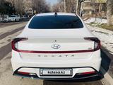 Hyundai Sonata 2022 года за 13 300 000 тг. в Алматы – фото 4