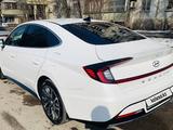 Hyundai Sonata 2022 года за 13 300 000 тг. в Алматы – фото 3