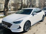Hyundai Sonata 2022 года за 13 300 000 тг. в Алматы
