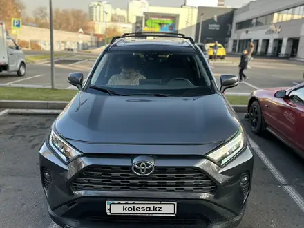 Toyota RAV4 2019 года за 12 300 000 тг. в Алматы – фото 15