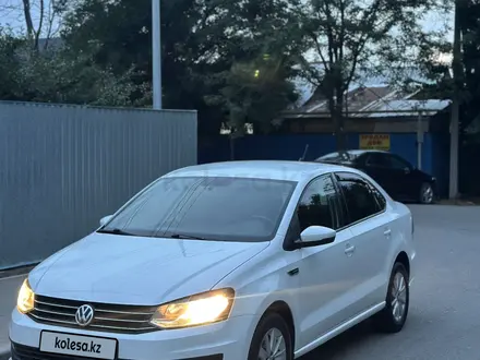Volkswagen Polo 2018 года за 5 900 000 тг. в Алматы