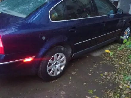 Volkswagen Passat 2001 года за 2 000 100 тг. в Актобе – фото 2