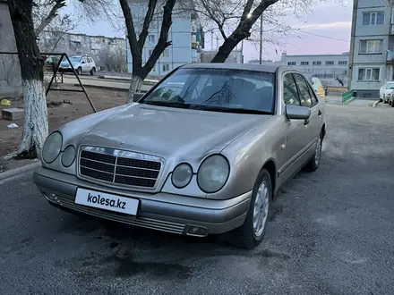 Mercedes-Benz E 240 1999 года за 3 150 000 тг. в Караганда – фото 2