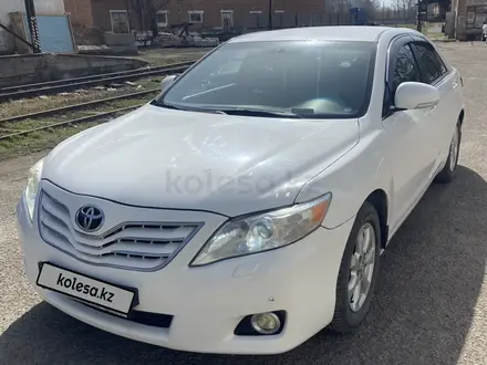 Toyota Camry 2011 года за 7 900 000 тг. в Уральск – фото 2