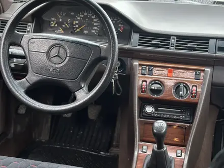 Mercedes-Benz E 260 1991 года за 2 300 000 тг. в Алматы – фото 17