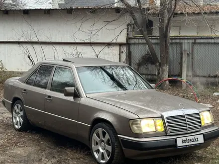 Mercedes-Benz E 260 1991 года за 2 300 000 тг. в Алматы – фото 27