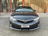 Toyota Camry 2014 года за 4 000 000 тг. в Уральск – фото 2