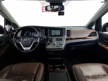 Toyota Sienna 2017 года за 16 500 000 тг. в Алматы