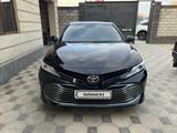 Toyota Camry 2018 года за 13 350 000 тг. в Тараз