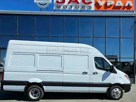 JAC  Цельнометаллический фургон JAC SunRay дизель 2024 года за 15 100 000 тг. в Атырау – фото 4