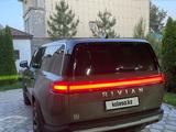 Rivian R1S 2023 годаүшін50 000 000 тг. в Алматы – фото 4