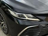 Toyota Camry 2022 года за 14 200 000 тг. в Семей – фото 2