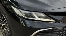 Toyota Camry 2022 года за 14 200 000 тг. в Семей – фото 2