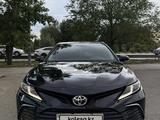 Toyota Camry 2022 года за 14 200 000 тг. в Семей