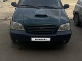 Kia Carnival 2002 годаүшін2 500 000 тг. в Жезказган