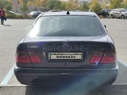 Mercedes-Benz E 280 1998 года за 2 800 000 тг. в Астана – фото 2