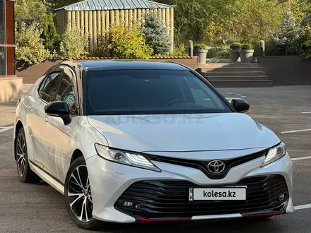 Toyota Camry 2020 года за 15 000 000 тг. в Алматы