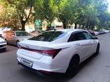 Hyundai Elantra 2021 годаfor9 800 000 тг. в Алматы – фото 2