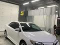 Toyota Camry 2013 годаfor7 800 000 тг. в Атырау – фото 3