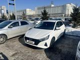 Hyundai i20 2023 года за 9 090 000 тг. в Астана – фото 2