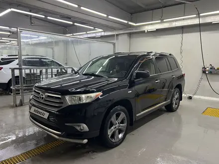 Toyota Highlander 2011 года за 14 200 000 тг. в Караганда