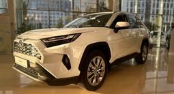 Toyota RAV4 Luxe 2025 года за 20 490 000 тг. в Астана