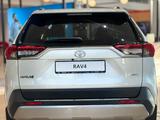 Toyota RAV4 Luxe 2025 года за 20 490 000 тг. в Астана – фото 5