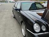 Mercedes-Benz E 240 1997 года за 3 500 000 тг. в Атырау – фото 2