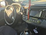 Toyota RAV4 2018 года за 11 000 000 тг. в Актобе – фото 2