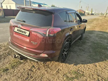 Toyota RAV4 2018 года за 11 000 000 тг. в Актобе – фото 3