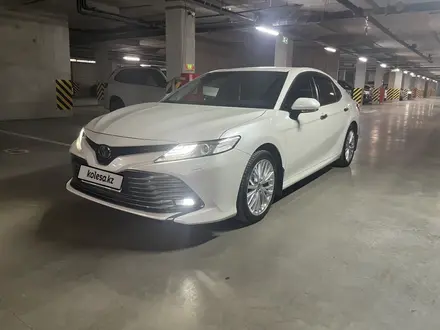 Toyota Camry 2020 года за 17 000 000 тг. в Алматы