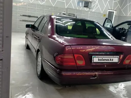 Mercedes-Benz E 280 1996 года за 2 700 000 тг. в Шиели – фото 4