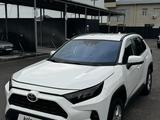 Toyota RAV4 2020 года за 16 500 000 тг. в Шымкент – фото 2