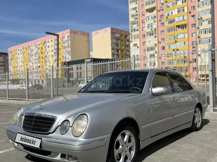 Mercedes-Benz E 320 2001 года за 4 400 000 тг. в Атырау – фото 5