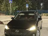 Hyundai Accent 2021 года за 6 900 000 тг. в Атырау – фото 4