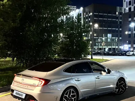Hyundai Sonata 2023 года за 13 200 000 тг. в Астана – фото 2
