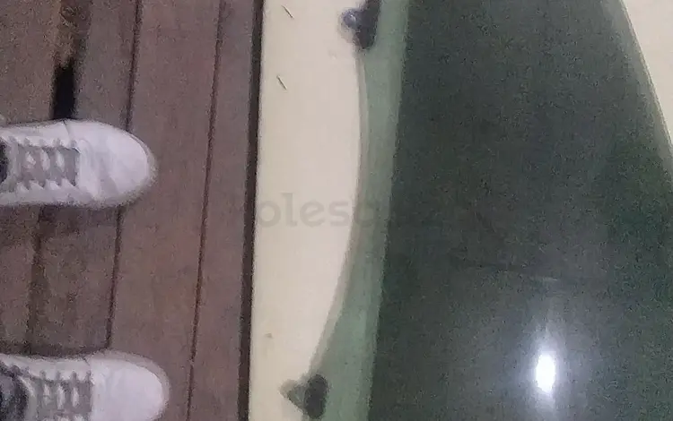 Стекло на Toyota camri 50 передная левоя за 20 000 тг. в Алматы