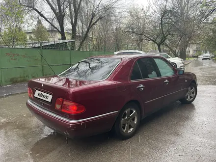 Mercedes-Benz E 230 1996 года за 2 500 000 тг. в Алматы – фото 2