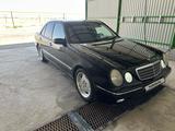 Mercedes-Benz E 320 2000 года за 3 900 000 тг. в Жанаозен – фото 4