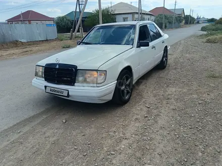 Mercedes-Benz E 220 1992 года за 1 050 000 тг. в Кызылорда – фото 2