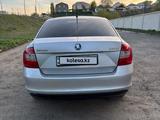 Skoda Rapid 2013 года за 3 600 000 тг. в Актобе – фото 4